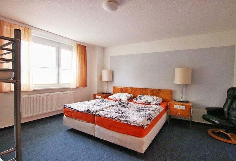 Семейный Номер, Pension  Zu Den Linden Trin