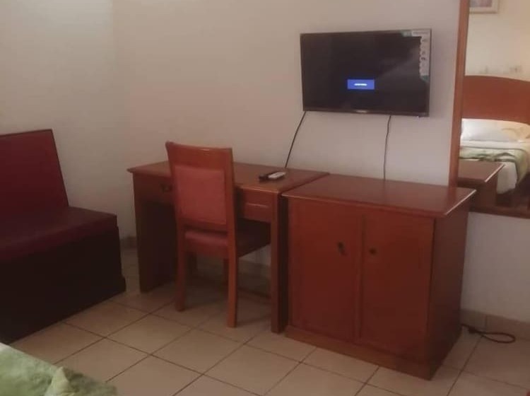 Superior Room, Peninsula Plaza