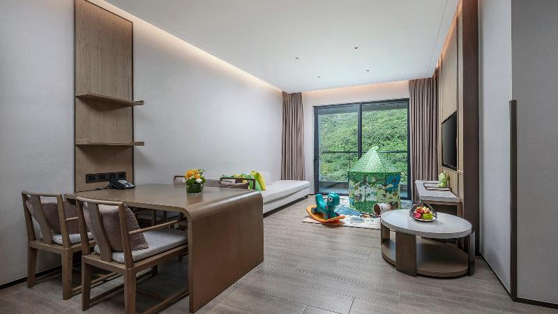 Люкс Вид на Горы, Holiday Inn & Suites Sanya Yalong Bay, An Ihg
