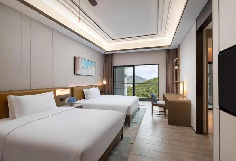 Люкс Вид на Горы, Holiday Inn & Suites Sanya Yalong Bay, An Ihg