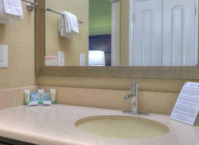 Номер Стандарт Кровать Кинг Адаптированный для Инвалидов, Staybridge Suites Knoxville West, An Ihg