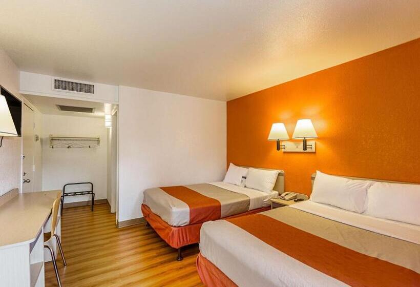 Четырехместный Номер Стандарт, Motel 6yreka, Ca