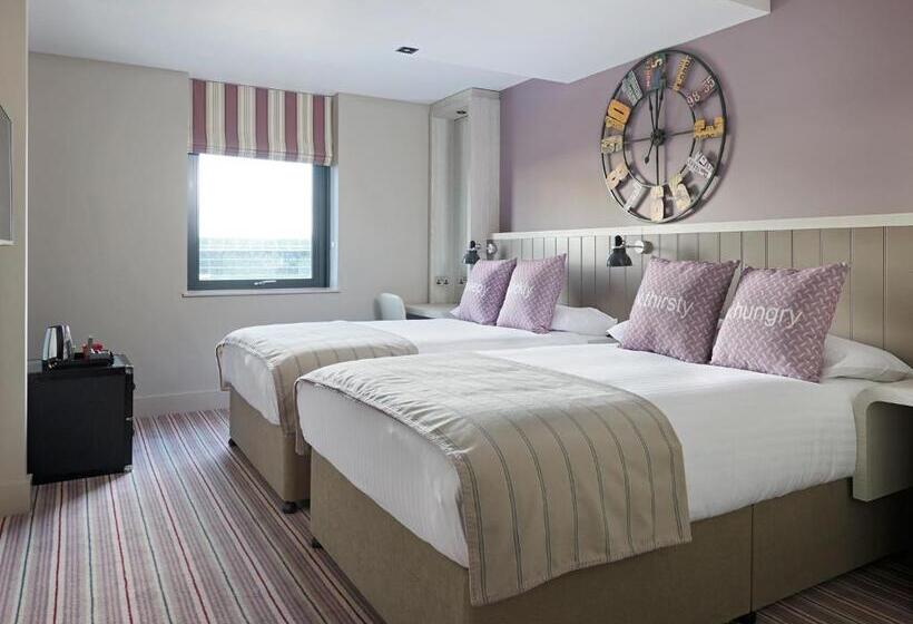 اتاق استاندارد با 2 تخت دوبل, Village Hotel Edinburgh
