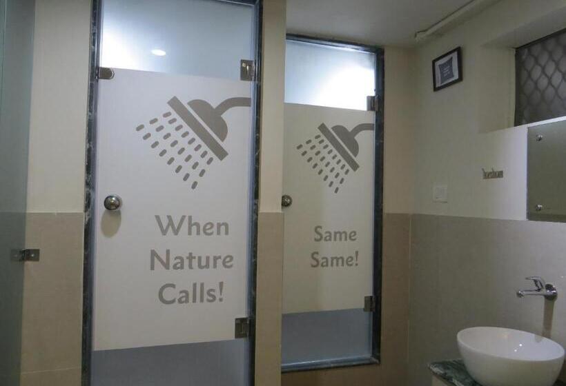 سرير فى غرفة مشتركه, Smyle Inn   Best Value Hotel Near New Delhi Station