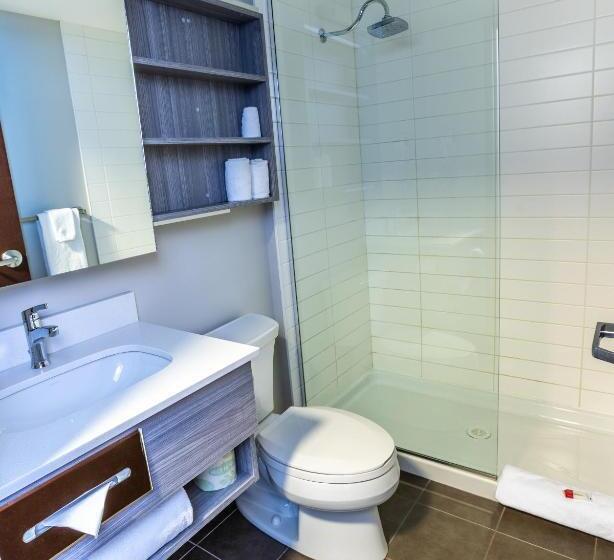 Номер бизнес-класса, Microtel Inn & Suites By Wyndham Lloydminster