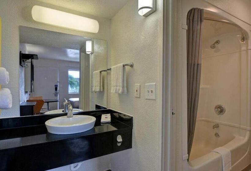 חדר דלוקס, Motel 6 Dania Beach