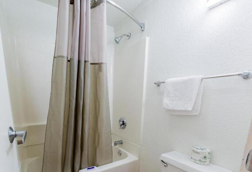 Номер Стандарт Кровать Кинг Адаптированный для Инвалидов, Travelodge By Wyndham Essington / Philadelphia Airport