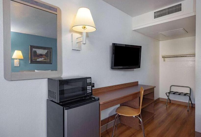 스탠다드 룸 킹사이즈 침대, Travelodge By Wyndham Miles City