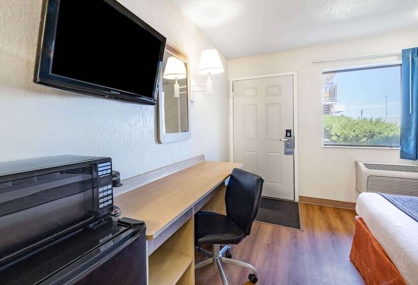 Номер Стандарт 2 Двуспальные Кровати, Travelodge By Wyndham Miles City