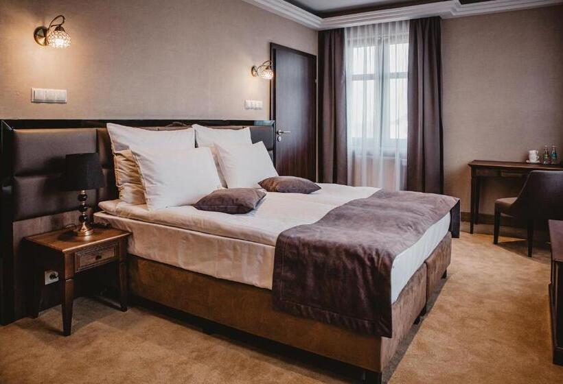 Quarto Triplo Estandar, Pałac Uniejów
