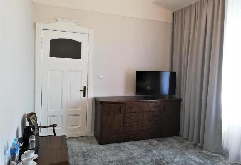 اتاق اکونومی, Rewita Rusałka