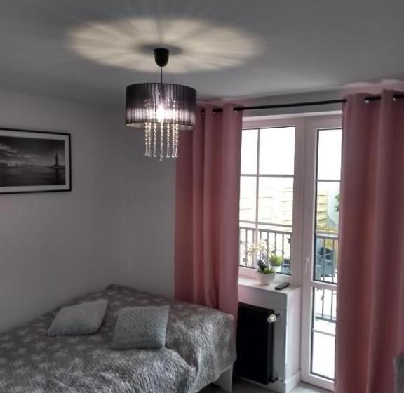 Quarto Triplo Estandar, Willa Alan