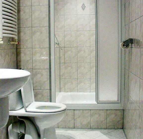 Четырехместный Номер Стандарт с Балконом, Hostel Suchy Bór