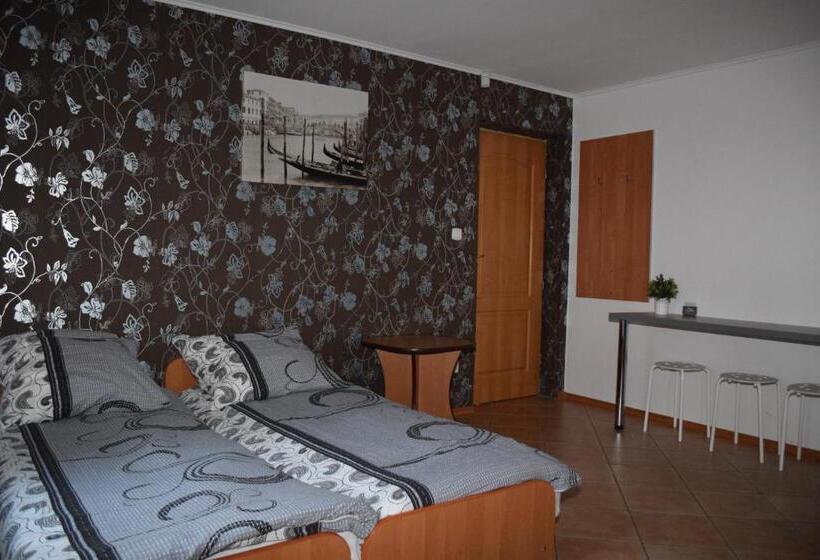 Quarto Triplo Estandar, Pokoje Emilia I Julia