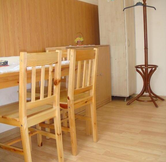 Трехместный Номер Стандарт Совместная Ванная, Hostel Omega