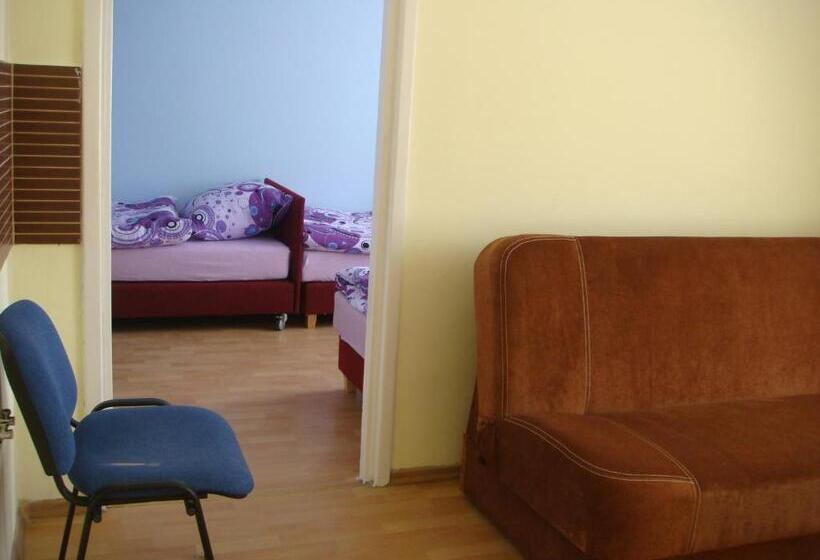 Четырехместный Номер Стандарт, Hostel Omega