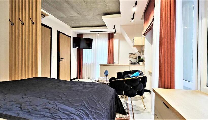 Студио Стандарт с Балконом, Vip Apartamenty Chałubińskiego Apart