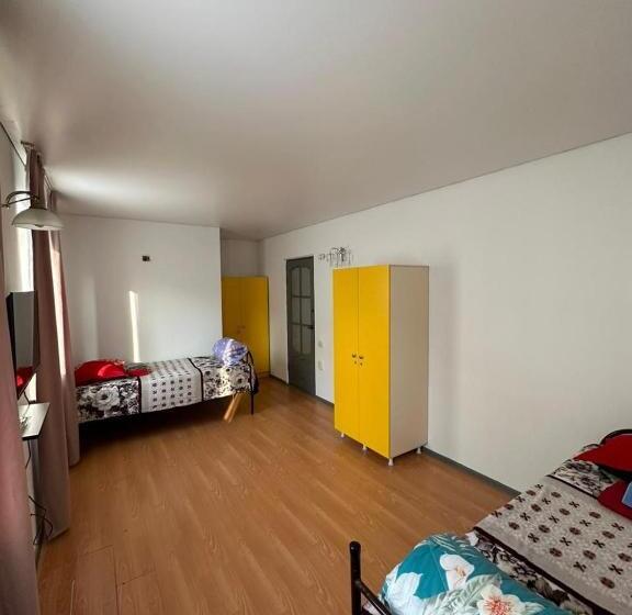 تختخواب در اتاق مشترک, Assem Hostel Koktobe
