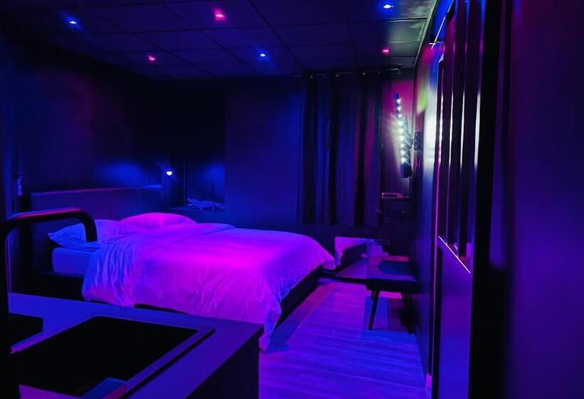 Номер Стандарт с Гидромассажем, Love Room Suite Dirty Diana