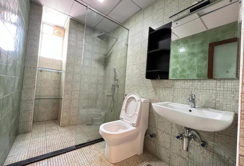 Quarto Estandar Cama King, Ponneri Gymkhana Club