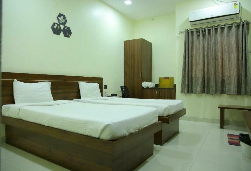Номер Deluxe, Maruthi Inn