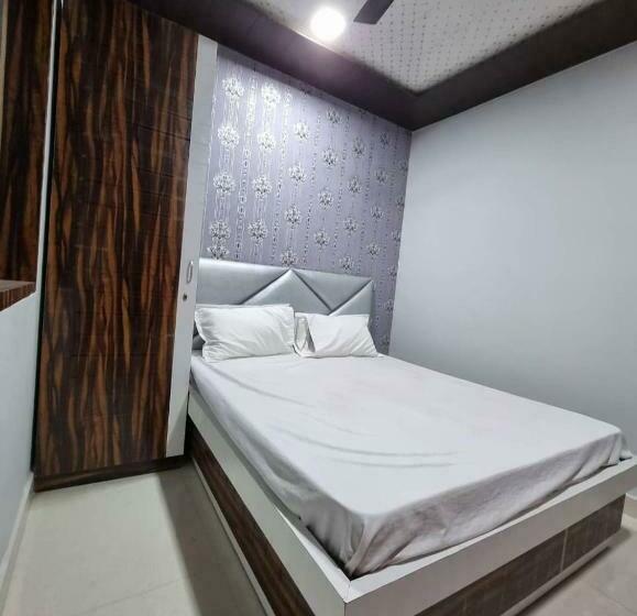 اتاق لوکس, Shanti Grand Inn