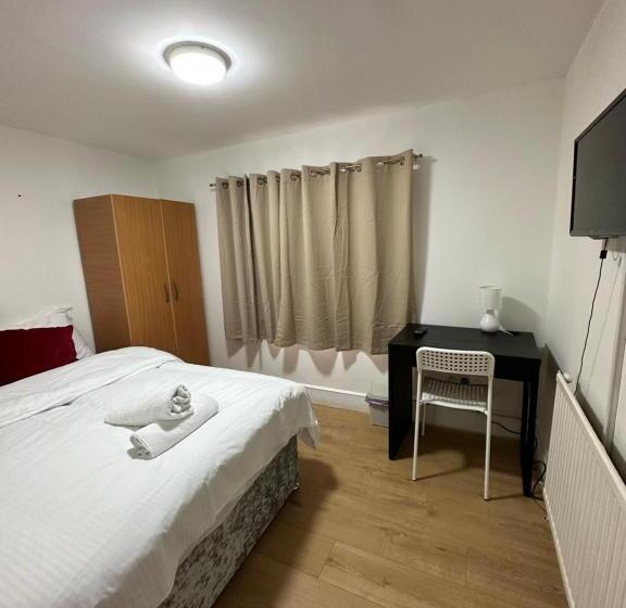 Номер Стандарт Совместная Ванная, City Lodge Shadwell