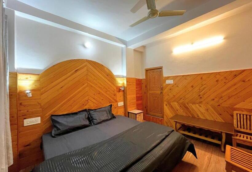디럭스 룸, Young Monk Hostel & Cafe Jibhi