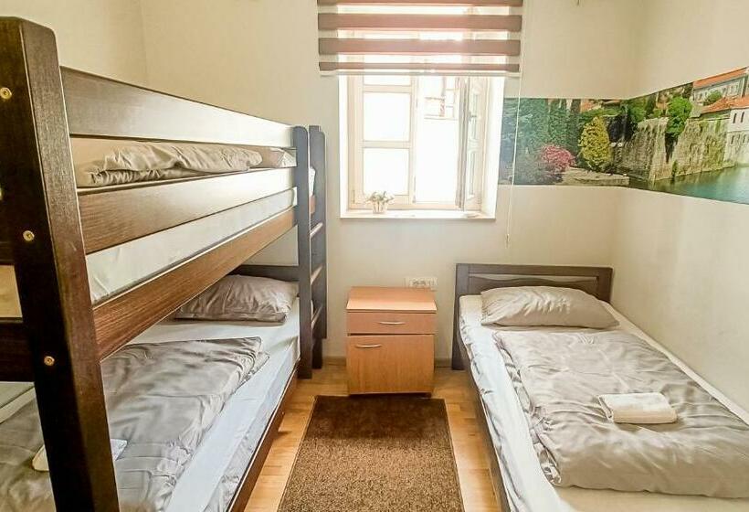 اتاق استاندارد سه نفره, Bascarsija Guesthouse   Private Bath, Tv & Aircon