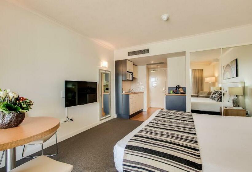 스탠다드 스튜디오, Central Cosmo Apartment