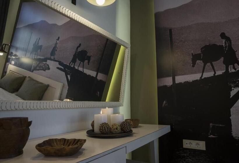 2 Bedroom Suite with Balcony, Elia Daliani