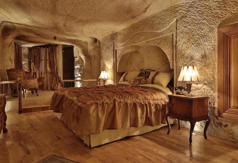 Camera Deluxe, Golden Cave Suites