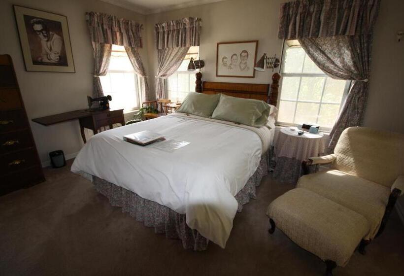 חדר סטנדרט עם מרפסת, Woodrow House Bed & Breakfast