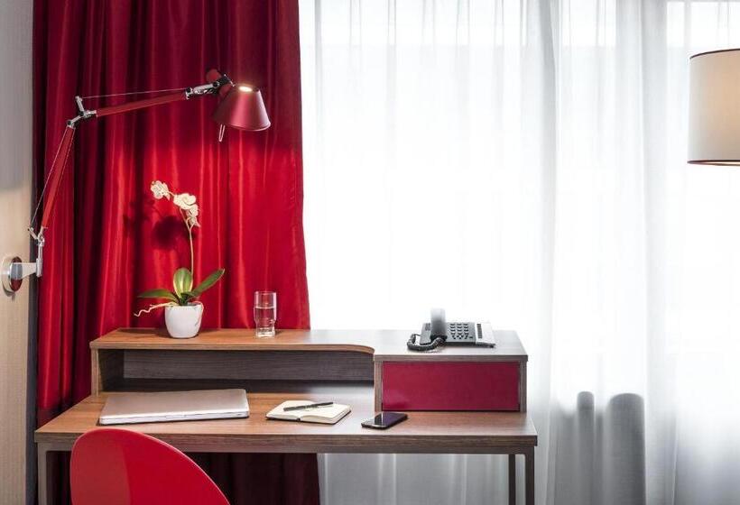 Студия Стандарт Двуспальная Кровать, Aparthotel Adagio Birmingham City Centre