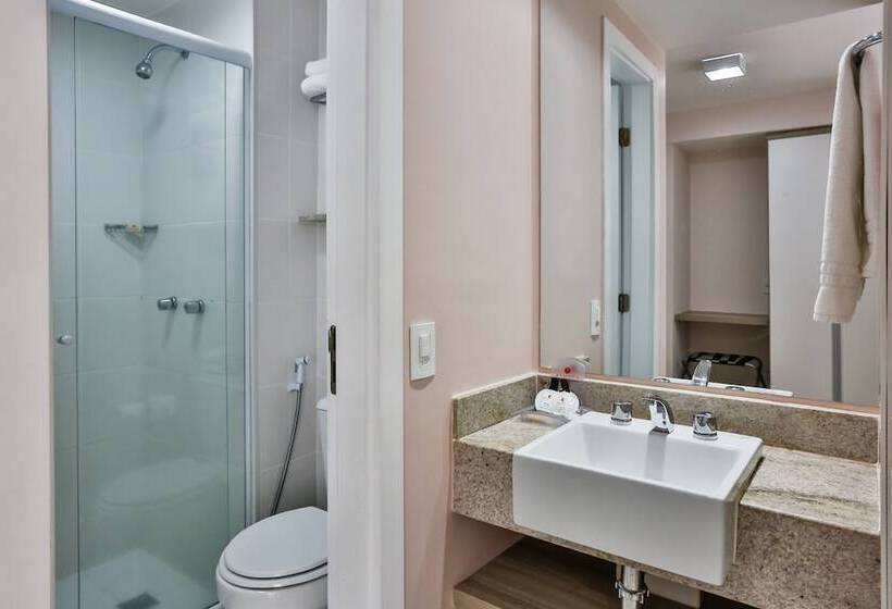 수피리어 룸, Ramada Hotel & Suites Campos Pelinca