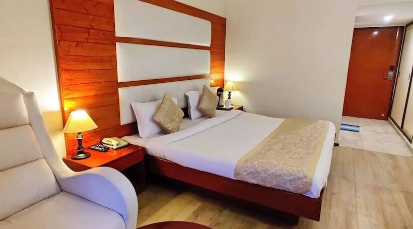 شقة ديلوكس غرفة واحدة, Royal Jardin Whistling Pines Resort