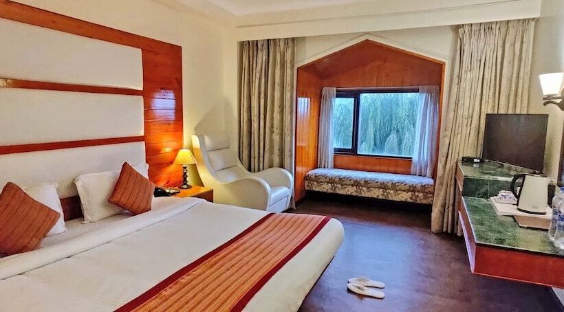شقة ديلوكس غرفة واحدة, Royal Jardin Whistling Pines Resort