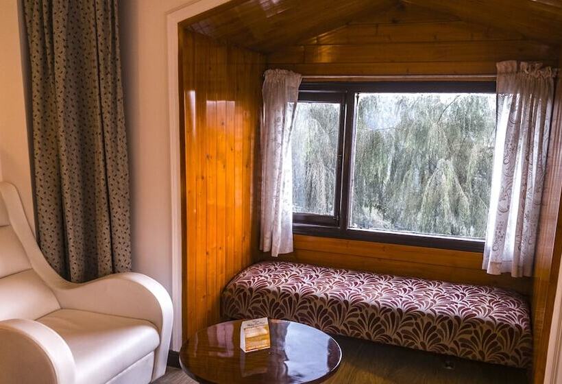 جناح عائلي غرفتين نوم, Royal Jardin Whistling Pines Resort