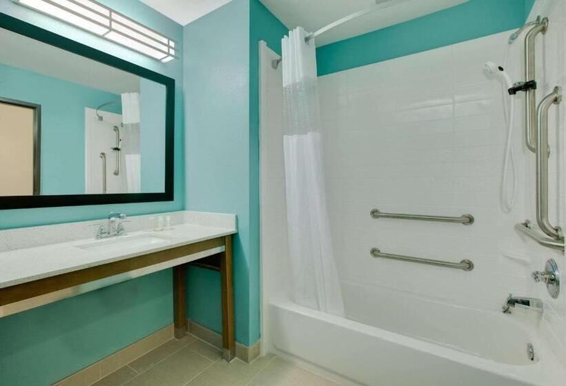 סוויטה מותאמת לאדם עם מוגבלויות, Spark By Hilton Midland South