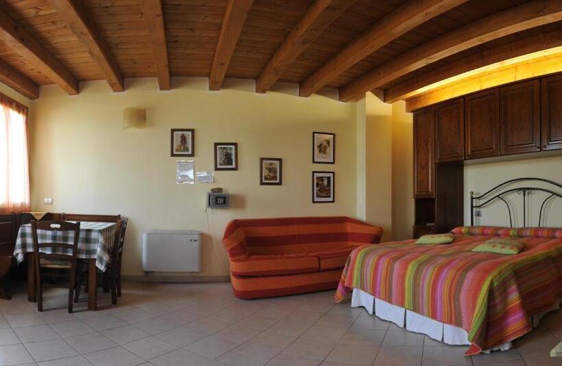 استودیوی استاندارد, Agriturismo Dei Grippi