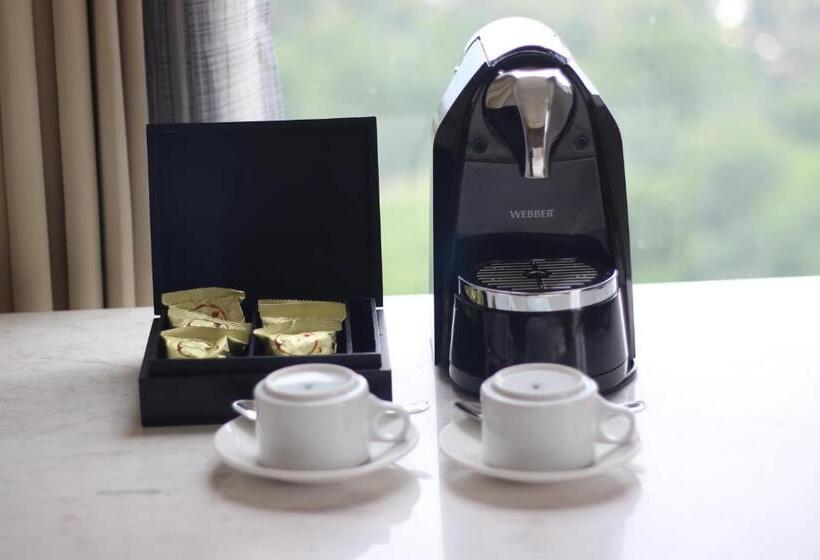 Номер Классика Кровать Кинг, Intercontinental Bandung Dago Pakar, An Ihg