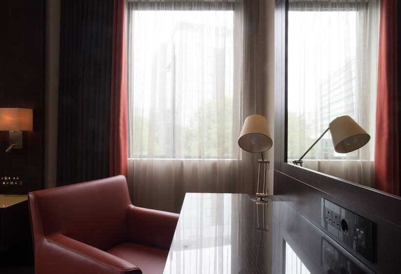 Superior Oda, St George S Hotel   Wembley