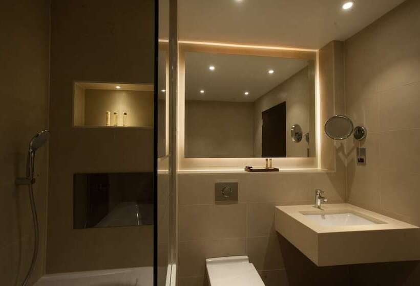 Superior Oda, St George S Hotel   Wembley