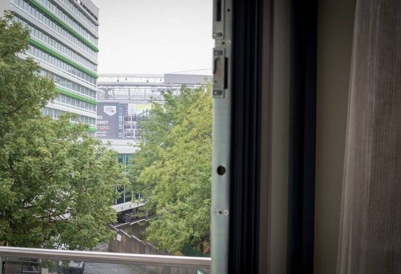 Superior Oda, St George S Hotel   Wembley