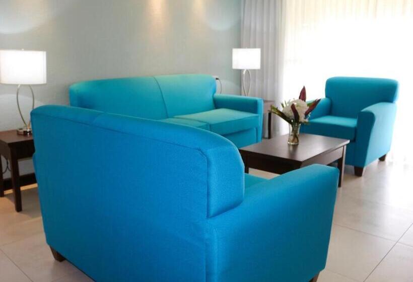 Deluxe Suite King Bed, Mount Irvine Bay Resort