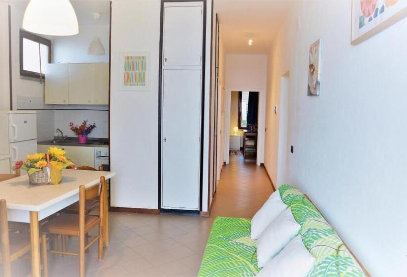 آپارتمان ممتاز دوخوابه رو به دریا, Baia Etrusca Resort