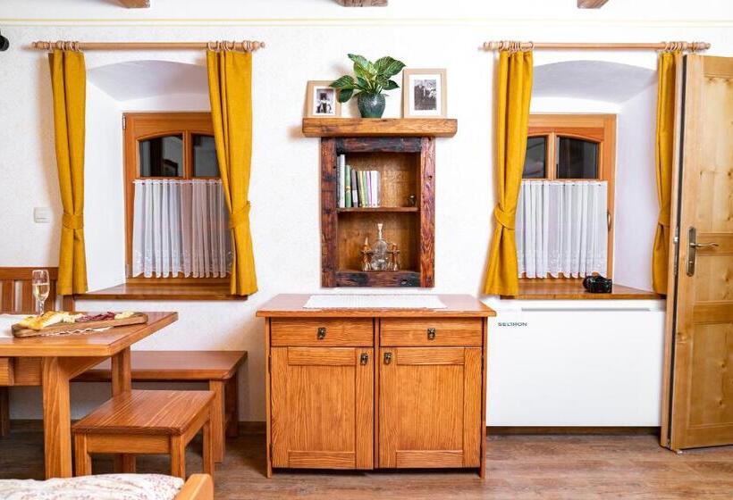 اتاق لوکس سه تخته, Guesthouse Močivnik