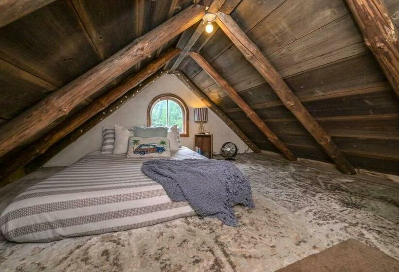 标准间带湖景, A Rustic Cabin In The Woods