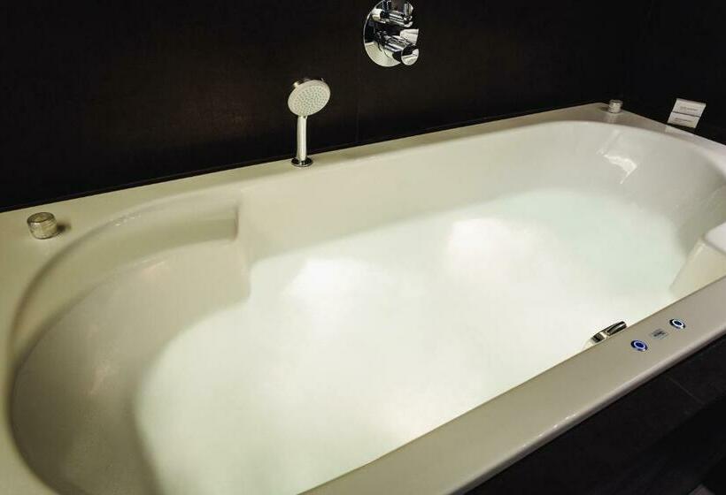 ハイドロマッサージバス付きジュニアスイート, Van Der Valk Hotel Mons Congres & Spa