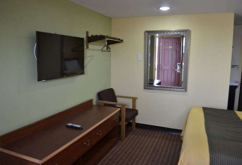 带2个双人床的标准工作室, Budget Inn Williamsville
